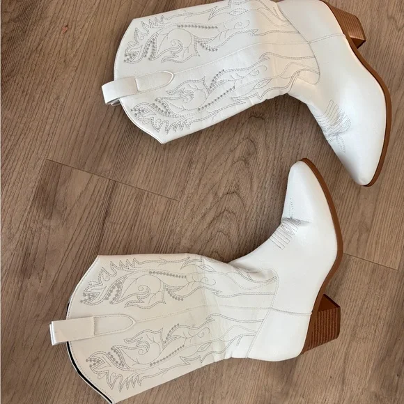 ROMWE White Heeled Cowgirl western style vegan leather Boots size 9 - Picture 6 of 9